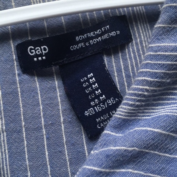 Gap button down blue top - Picture 2 of 3